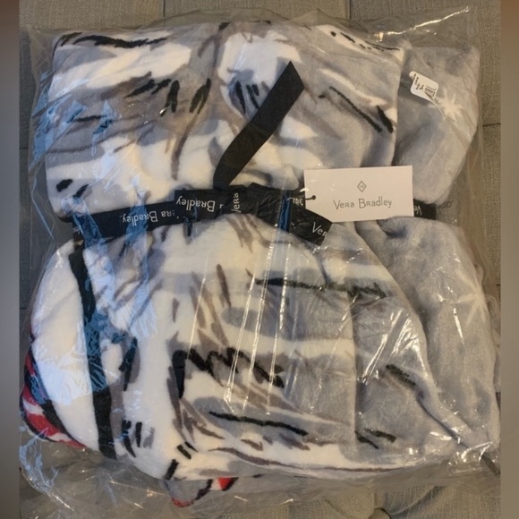 Vera Bradley Beary Merry cozy life blanket - Picture 6 of 7